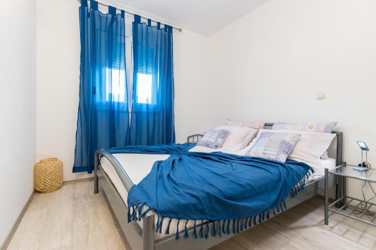 Apartments And Rooms With Parking Space Grebastica, Sibenik - 17831 Экстерьер фото