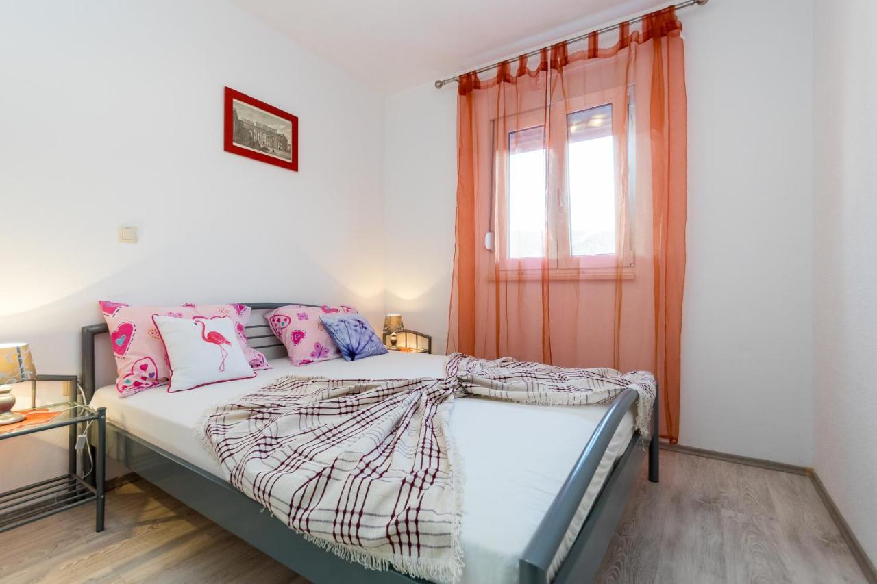 Apartments And Rooms With Parking Space Grebastica, Sibenik - 17831 Экстерьер фото