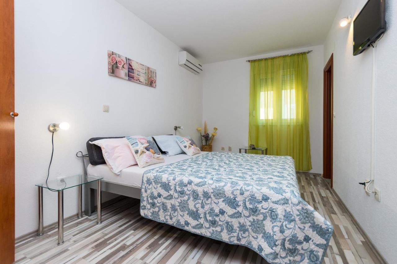 Apartments And Rooms With Parking Space Grebastica, Sibenik - 17831 Экстерьер фото