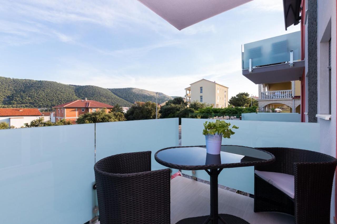 Apartments And Rooms With Parking Space Grebastica, Sibenik - 17831 Экстерьер фото