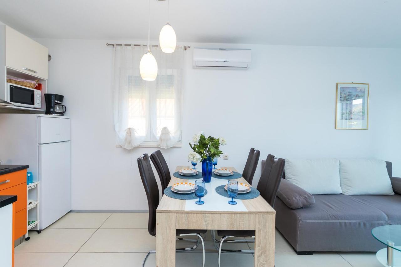 Apartments And Rooms With Parking Space Grebastica, Sibenik - 17831 Экстерьер фото