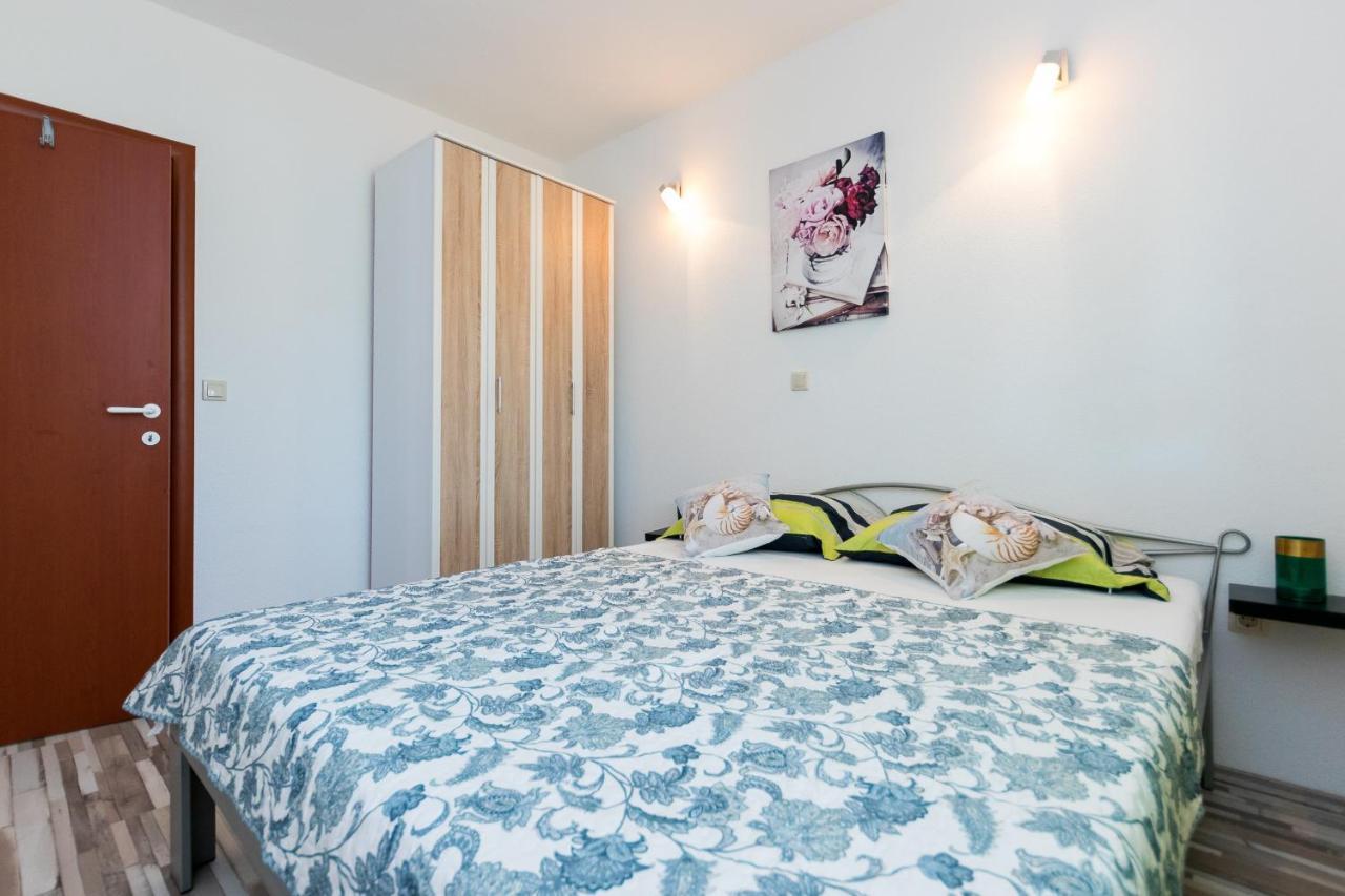 Apartments And Rooms With Parking Space Grebastica, Sibenik - 17831 Экстерьер фото